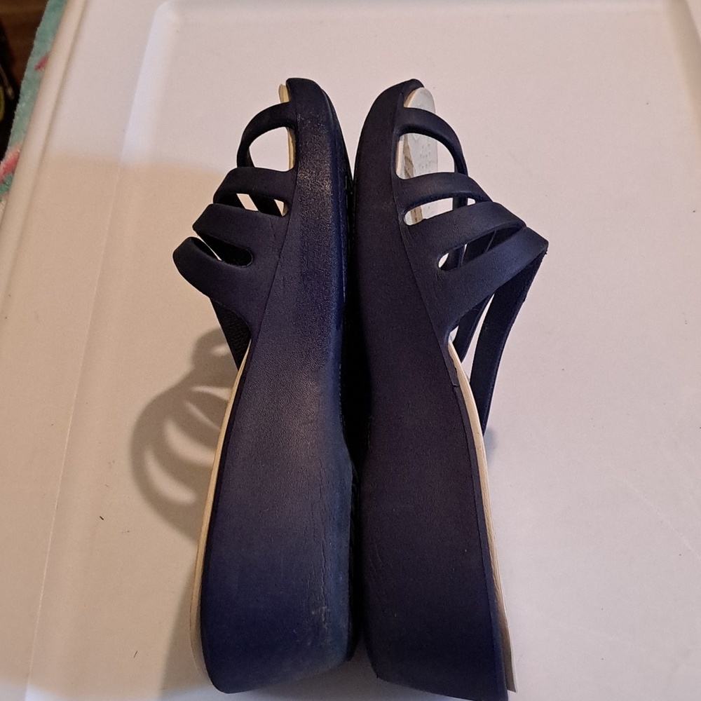 Crocs Rhonda Wedge Sandals Navy Blue Strappy Slide Women's Sz 8/9 - Picture 6 of 8